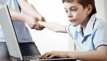 كيفية حماية ابنك من مخاطر الإنترنت