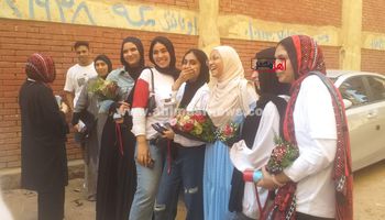 احتفالات طالبات الثانوية العامة بكفر الشيخ بنهاية الامتحانات 