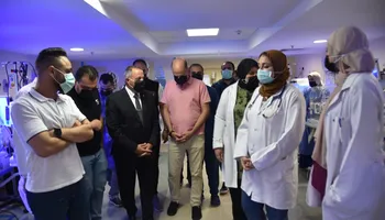 محافظ بورسعيد : توفير كافة الرعاية الطبية ل٩ حالات بحضانه مستشفي السلام تم نقلهم من مستشفي ٣٠ يونيو 