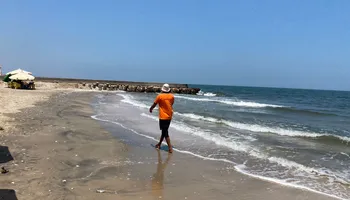 ممنوع الاقتراب من المياه.. حظر نزول المصطافين شاطئ بورسعيد وانتشار المنقذين