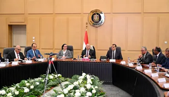   وزير النقل والصناعه اثناء  الاجتماع الخامس للمجموعة الوزارية للتنمية الصناعية 