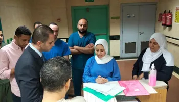 نائب وزير الصحة يتفقد مستشفى زايد آل نهيان 
