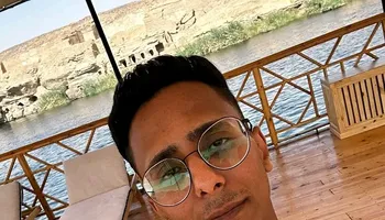 الشاب