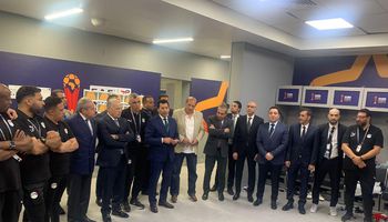 وزير الشباب والرياضة من زيارة منتخب الشباب