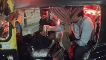 رئيس مدينة بقنا يتنكر كمواطن مستقلًا "توك توك" 