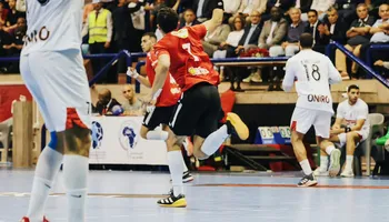 يد الأهلي والزمالك 