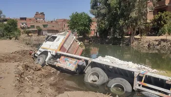 إنقلاب سيارة نقل ثقيل 
