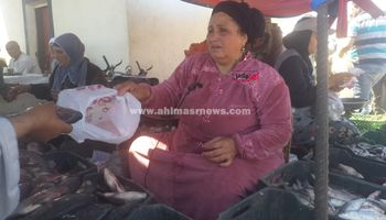 المعلمة دعاء، أشهر بائعة أسماك بكفر الشيخ 