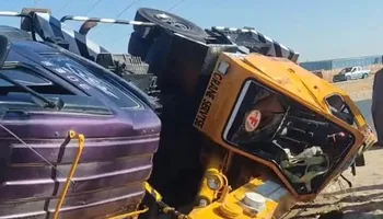 حادث انقلاب سيارة وأعلاها ونش
