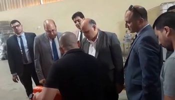 ضبط مصنع لانتاج زيوت السيارات بعلامات تجارية وهمية 