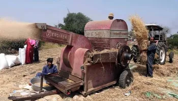 ماكينة دراسة القمح