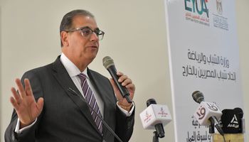 مش هتلاقي الدولار واليورو في الشارع.. نائب وزير الخارجية يحذر الشباب من مخاطر الهجرة غير الشرعية