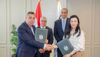 وليد جمال الدين أثناء توقيع الاتفاقية