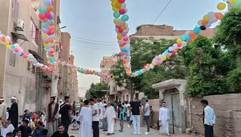 جانب من توافد المصلين