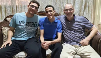 الأول على الشهادة الإعدادية الأزهرية بالشرقية يتوسط أسرته