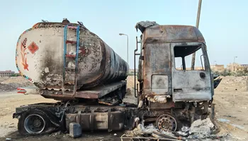 الشاحنة المحترقة