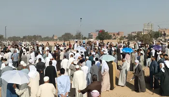 الآلاف يشيعون جثمان الشيخ علي غنيم  