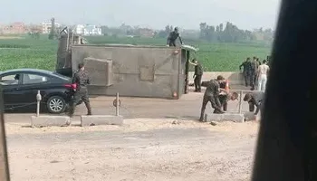 انقلاب عربة أمن مركزي على الطريق الإقليمي