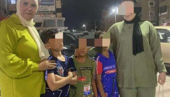 بعد نشر أهل مصر " رجوع ثلاثة صغار كانوا ينامون فى مدخل عمارة ببورسعيد لحضن أمهم