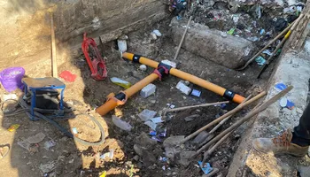 جانب من إصلاح خط الغاز