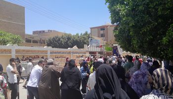 جانب من قلق وترقب أولياء الأمور 