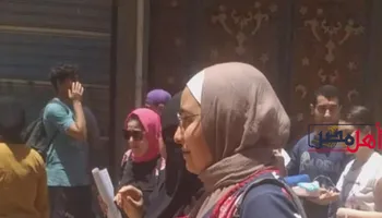 حزن وبكاء طالبات الثانوية العامة بكفر الشيخ لصعوبة امتحان الإنجليزي  