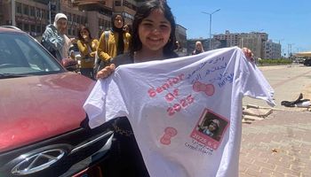 سجود : بحبك قوى " ماما ساره"