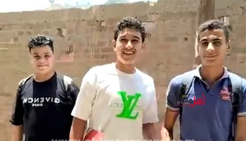 طلاب الشهادة الإعدادية 