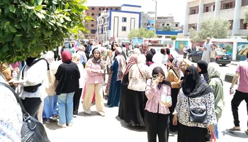 طلاب وأولياء أمور طلاب الثانوية العامة 