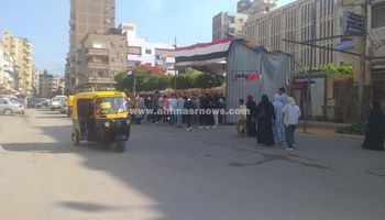 لحظة دخول طلاب الثانوية العامة للجان الامتحان 