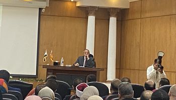 محافظ بورسعيد: 1400 مواطن فقط تقدموا للحصول على شقة من أصل 2800 وحدة سكنية 