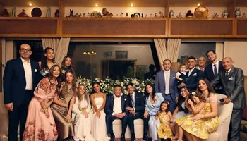 عادل إمام مع أسرته 
