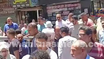 إصابة شخصين جراء سقوط عمود كهرباء