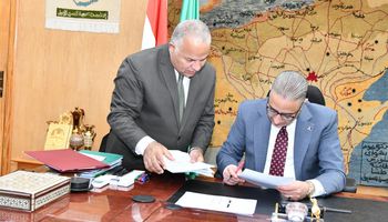 جانب من اعتماد المحافظ