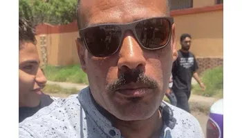 وليّ أمر طالب ثانوية عامة ببورسعيد: 3 مراقبين داخلين مع ابني الحمام.. هو رايح حجز؟!