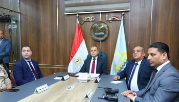 جانب من متابعة سير انتخابات مجلس الشيوخ 