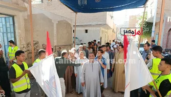 مسيرة حاشدة لأهالي أبوتشت تتوجه للجان الاقتراع للمشاركة فى انتخابات الشيوخ بقنا