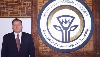 الدكتور أحمد عكاوي 