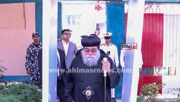 أسقف الأقباط الأرثوذكس بالإسماعيلية يدلي بصوته الانتخابي 