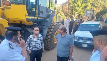 المسؤولين فى موقع الحادث 