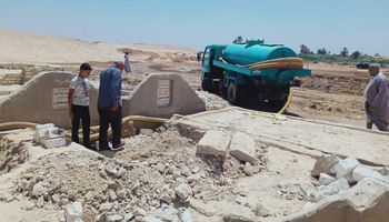 تسرب المياه الجوفية بمقابر ميدوم 