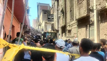 جانب من انهيار عقار