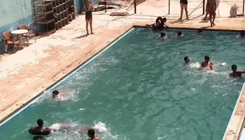 حمام سباحة 