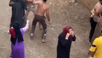لقطات من الفيديوهات المنتشره 