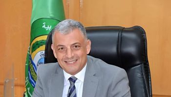محافظ الإسماعيلية يهنئ رئيس هيئة قناة السويس علي تجديد الثقة لعام آخر 