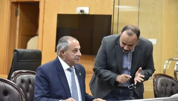 محافظ بورسعيد يتابع الاستعدادات النهائية للعملية الانتخابية من خلال مركز عمليات الشبكة الوطنية الموحدة للطوارئ والسلامة العامة 