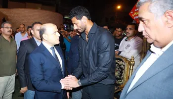 محافظ كفرالشيخ يقدم واجب العزاء في وفاة والد الكابتن «محمد الشناوي 