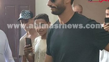 محمد الشناوي من جنازة والده