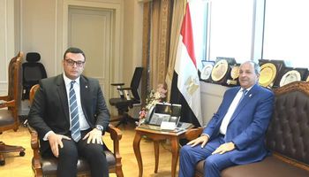 وزير الإسكان يستقبل محافظ بورسعيد لبحث ملفات العمل والتعاون المشترك
