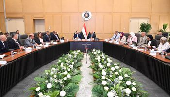 وزير الصناعة و وزير الاستثمار 